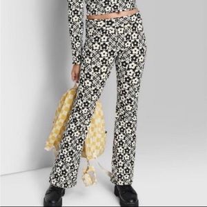 NWT Women's Fold Over Waistband Flare Yoga Pants Wild Fable Black Floral Medium